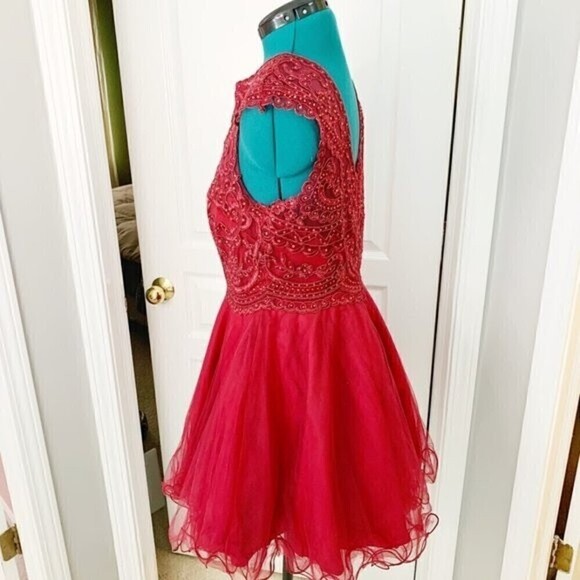 Homecoming Prom Party Sleeveless Beaded Lace Floral Tulle Lined Skater Dress - Picture 12 of 13